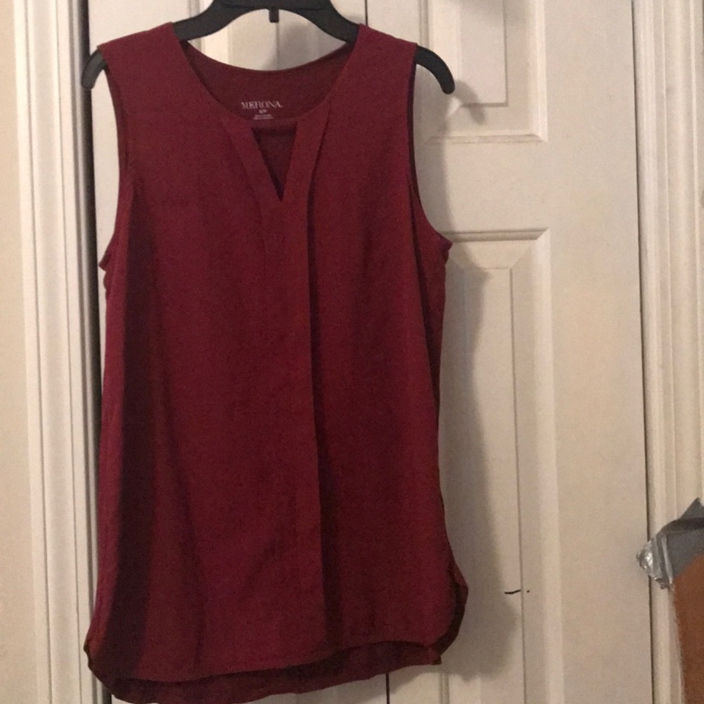 garnet top with cut out in front - Picture 1 of 2